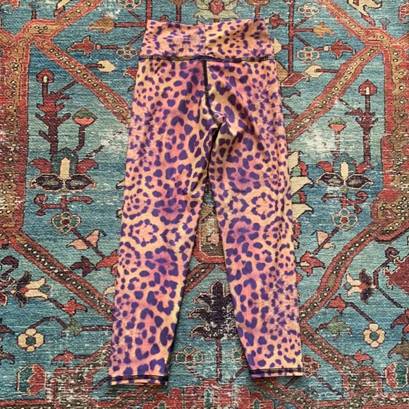 Kids Teeki Awaken Hot Pant Yoga Legging NWOT Size Small - Picture 4 of 5